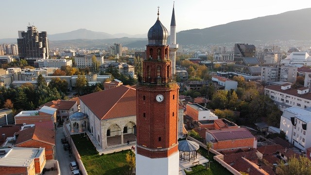 Kuzey Makedonya’da Osmanlı dönemine ait saat kulesi zamana meydan okuyor