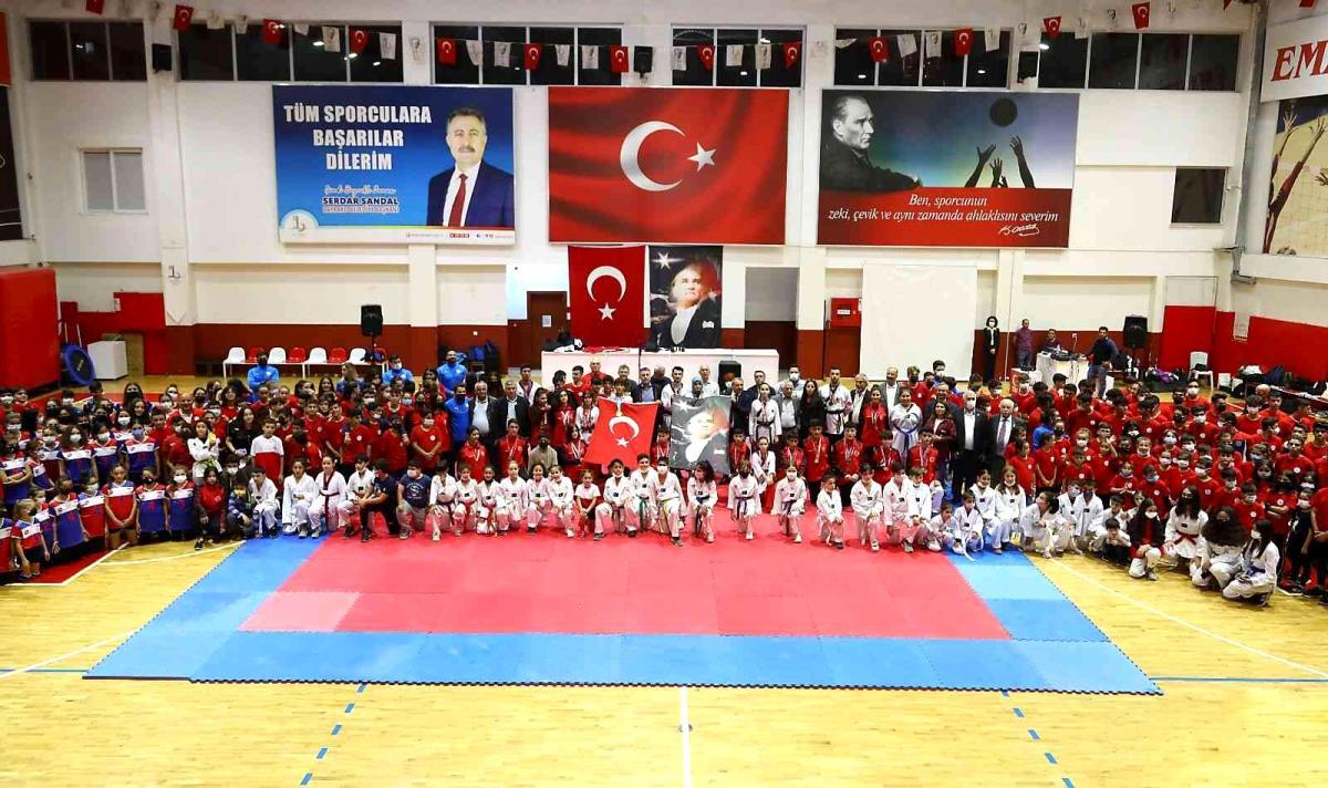 Bayraklı’da kış spor okulları coşkuyla açıldı