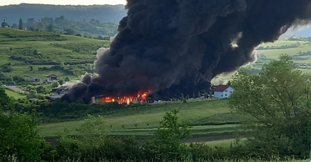 Bosna Hersek’in Bihac şehrindeki fabrikada yangın çıktı