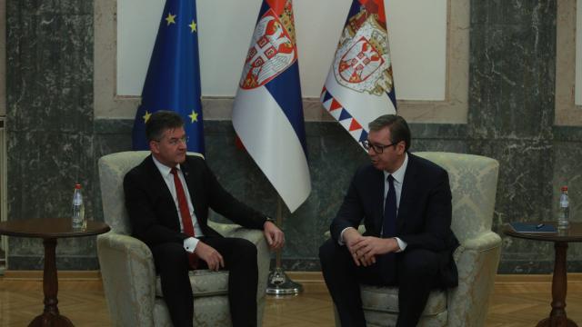 Sırp lider Vucic, AB Belgrad-Priştine Diyaloğu Özel Temsilcisi ile görüştü  