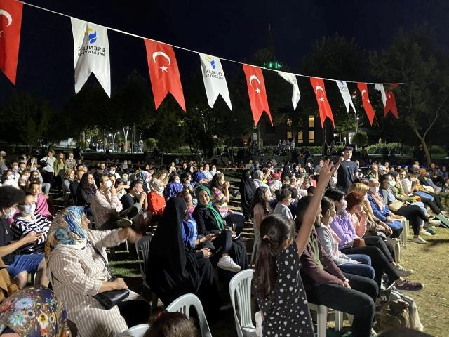 Esenler Açık Hava Tiyatro Festivali’ne vatandaşlardan yoğun ilgi