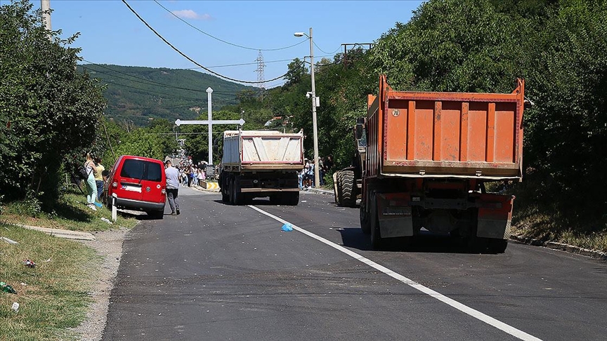 Kosova’nın kuzeyinde tüm barikatlar kaldırıldı