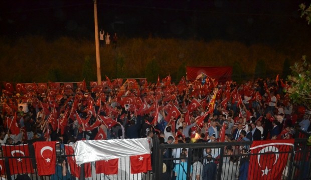 15 Temmuz Şehitleri İçin Nöbet Tuttular