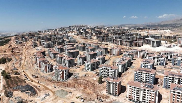 Türkiye’nin en büyük şantiyesinde sarsıntı konutlarının inşası sürüyor