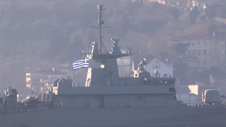 Yunan savaş gemisi İstanbul Boğazı’ndan geçti